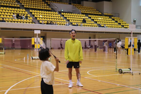 子どもたちが打てるようになると満面の笑顔に